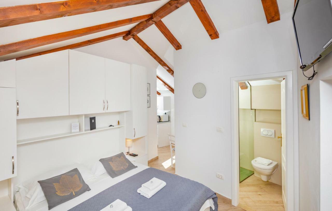 Walls Apartament